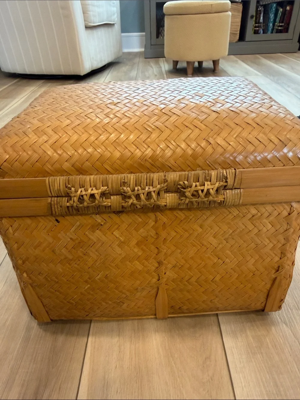 Vintage woven basket in Honey Brown